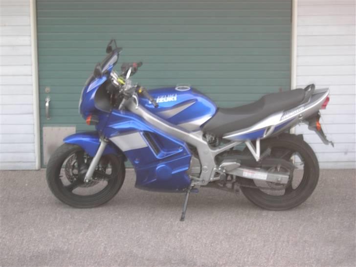 Suzuki GS 500 (Solgt) - Billed taget uden for garagerne ved min lejlighed d.13/4-2007 billede 5