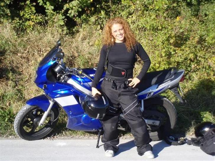 Suzuki GS 500 (Solgt) - En god veninde skulle lige have en tur på maskinen!! :D billede 11