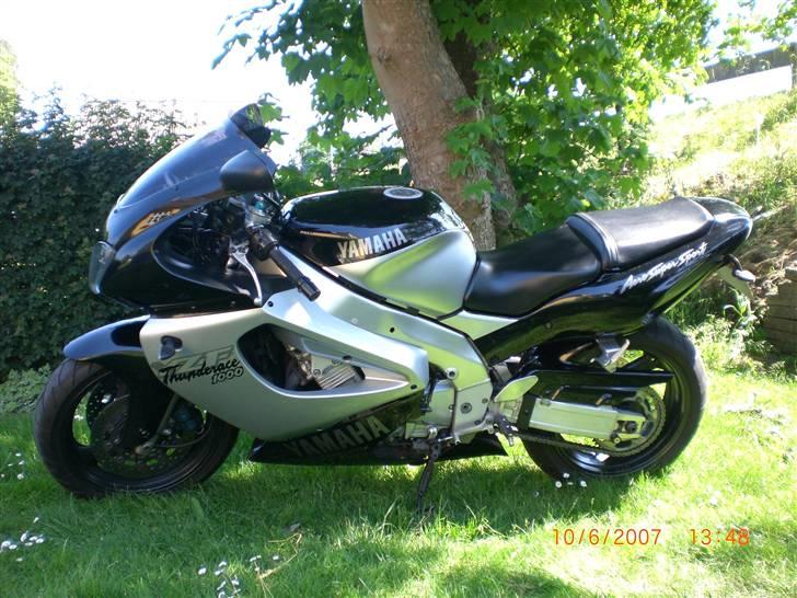 Yamaha Thunderace 1000 (solgt) - har ikke lige fået mit seat cover på:-) billede 5