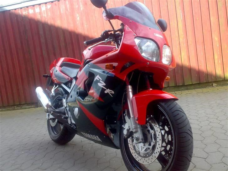 Yamaha FZR600R  #SOLGT# :-( - som den ser ud nu. billede 1