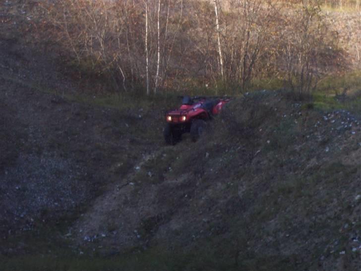 Honda Fourtrax - Lidt mere af "banen". Den lokale skole har haft brugt den til go-cart bane. billede 17