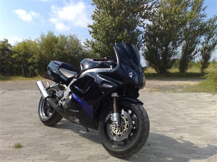 Honda CBR900RR billede 2