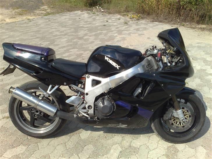 Honda CBR900RR - Rimelig tydeligt at bagenden skal laves om for at matche forenden. billede 3