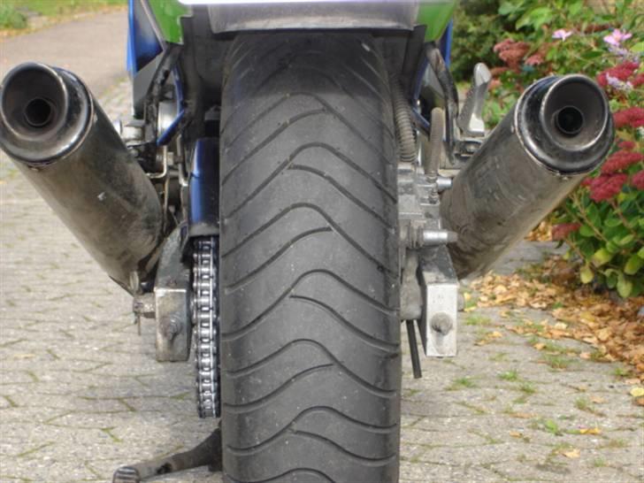 Kawasaki ZZR 600    * solgt * - Helt nyt bagdæk, dejligt billede 13