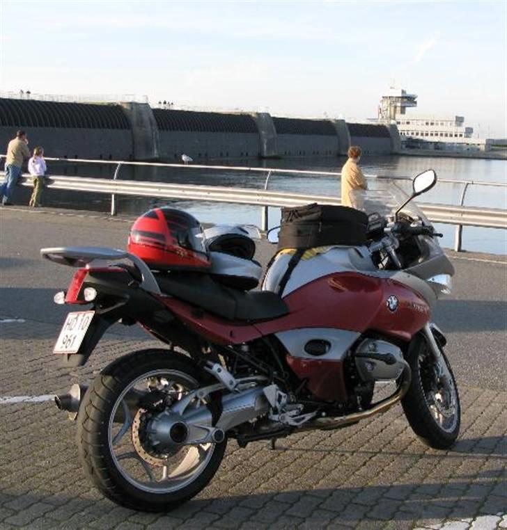 BMW R1200 ST - solgt - - Min ST´er, iført tanktaske, ved Eider Sperwerke, Nordtyskland.  billede 11