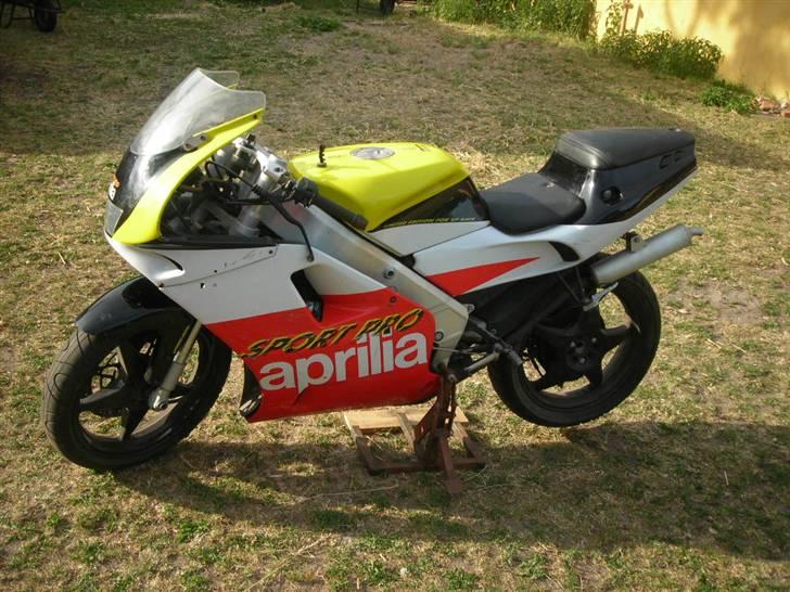 Aprilia AF1 125 sport-production **SOLGT** billede 1