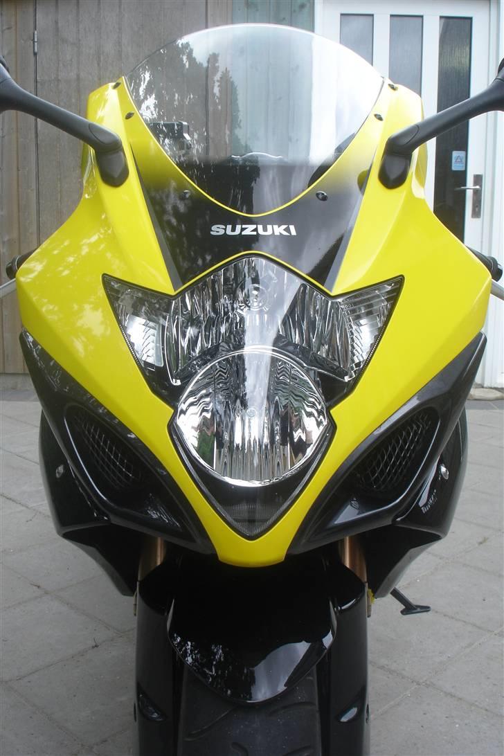 Suzuki GSXR 1000 K5 - Fronten af hvepsen billede 1