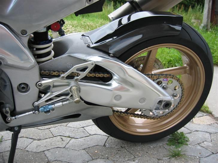 Aprilia RSV 1000 billede 2