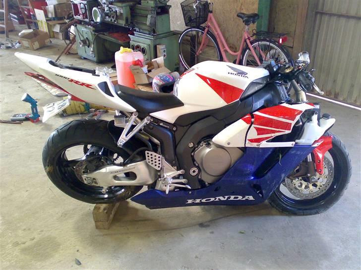 Honda cbr 1000RR totalskadet... - et stk. bøjet jern billede 8
