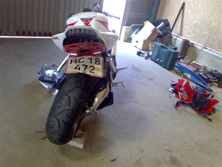 Honda cbr 1000RR totalskadet... - den bliver nok ikke til flere wheelies billede 9