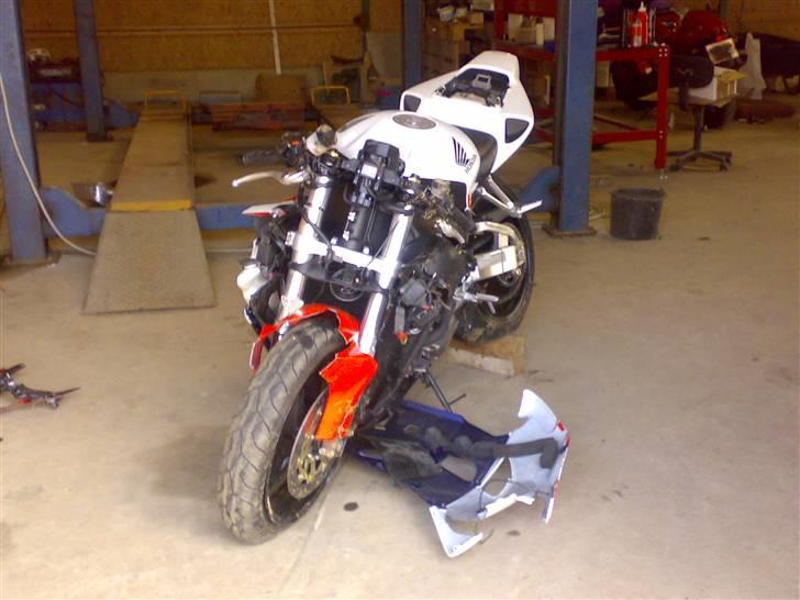 Honda cbr 1000RR totalskadet... billede 13