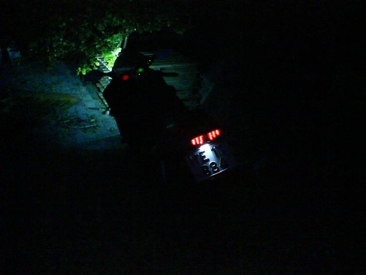 Yamaha YZF R6 - Lille nummerplade holder, ny baglygte, ny nummerplade belysning, sideblink fjernet billede 13