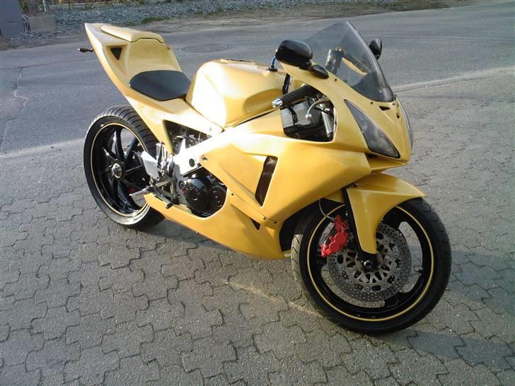 Honda VFR 400r (solgt) billede 1