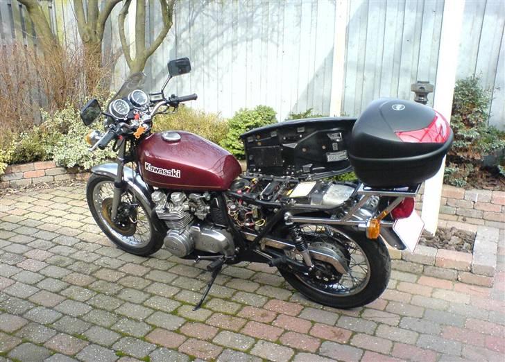 Kawasaki Z 650 - SOLGT!! - Under montering af bremselyset i topboxen - uden at gribe ind det originale ledningsnet (monteret ind mellem en stiksamling til lyset) billede 7
