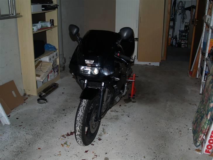 Yamaha FZR 600 - SOLGT billede 8