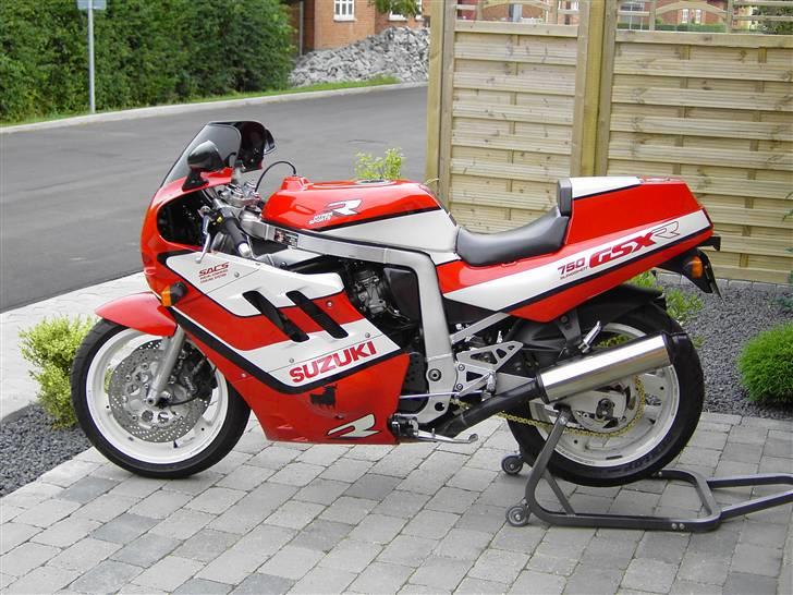 Suzuki GSX-R 750 - Ja... jeg syntes jo bare, at den den er flot !!!!!  :-) billede 1