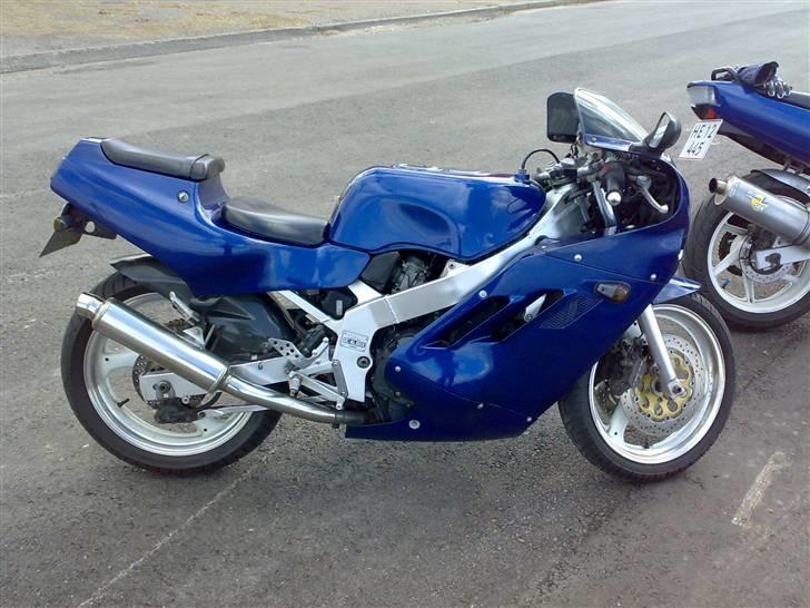 Suzuki gsxr 400 r billede 1