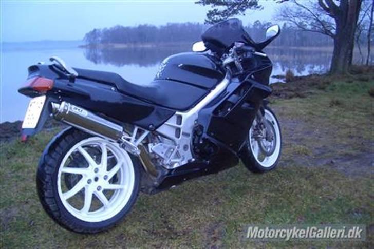 Honda VFR 750 F RC 36-1 billede 1
