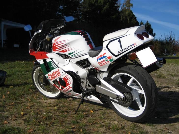 Honda CBR 400 RR billede 5