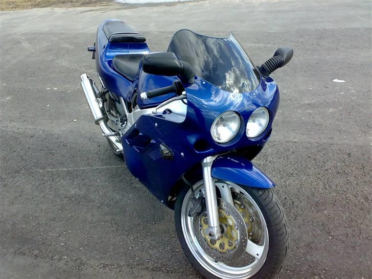 Suzuki gsxr 400 r billede 3