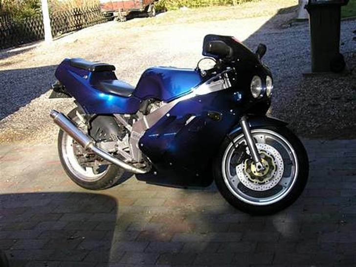 Suzuki gsxr 400 r billede 5