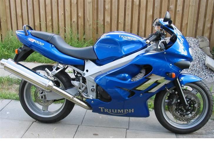 Suzuki SV1000SK4 - Super sjov racer, som konen købte som sin begyndermaskine. Den er i øvrigt rigelig til mere erfarne kørere billede 7