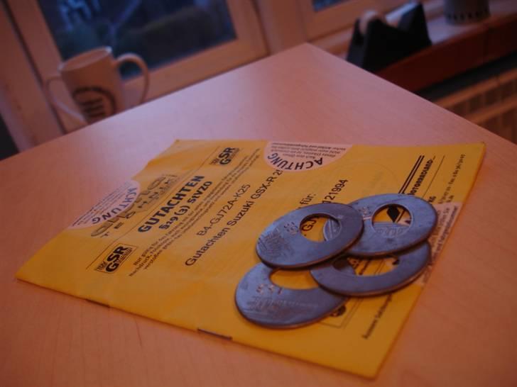 Suzuki GSX-R 250 - Æv også - droslingssættet og papiret billede 7