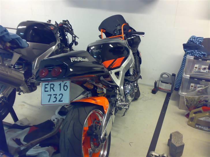 Honda cbr 900rr/1100 solgt - håber i stemmer mig ind den her gang selvom den er lidt skilt af, det er jo vinter.men her er ivært fald mere en et billede billede 1