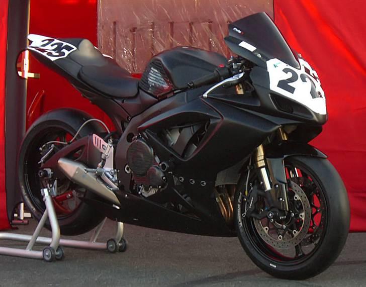 Suzuki GSX-R 600  - Stealth Fighteren i pitten billede 3