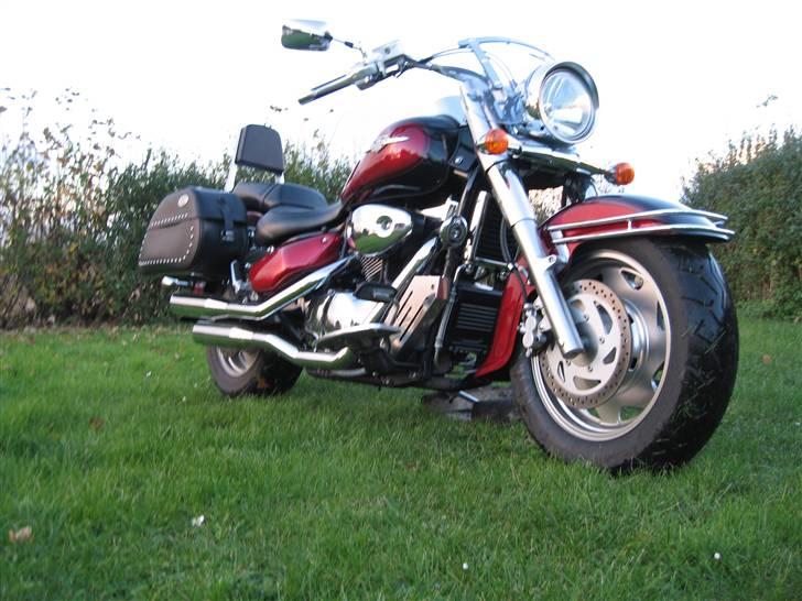 Suzuki vl 1500 - her er så det færdige resultat re monteret skærm og krom liste. Tja der er snart kommet en morfar cykel ud af den  billede 15