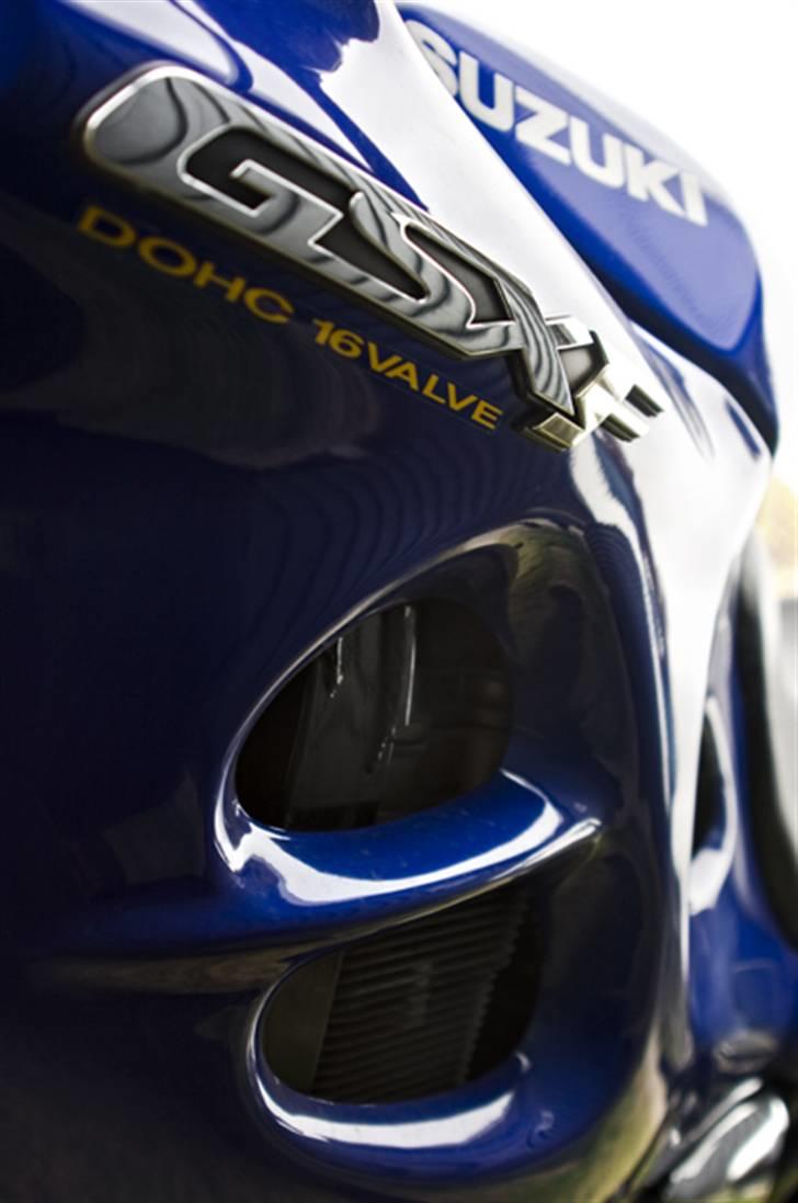 Suzuki GSX F - Sikken en skøn profil den har :-) billede 1