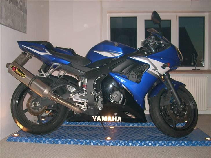 Yamaha R6 billede 1