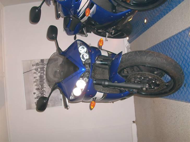 Yamaha R6 billede 3
