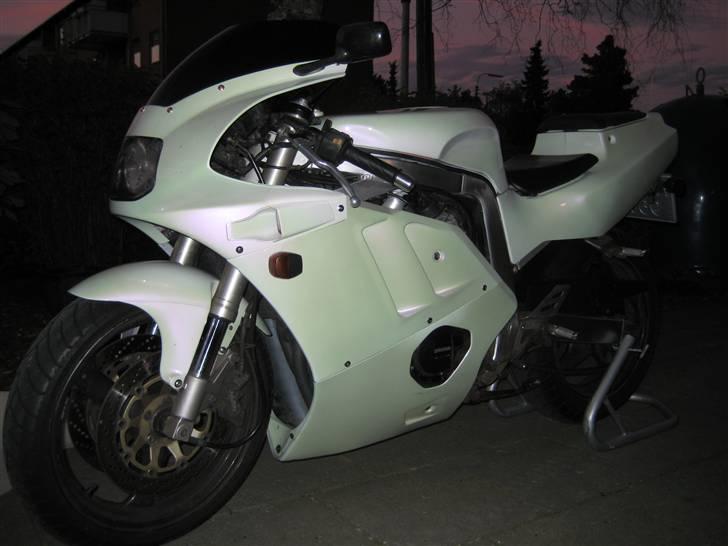 Suzuki GSXR 400  billede 2
