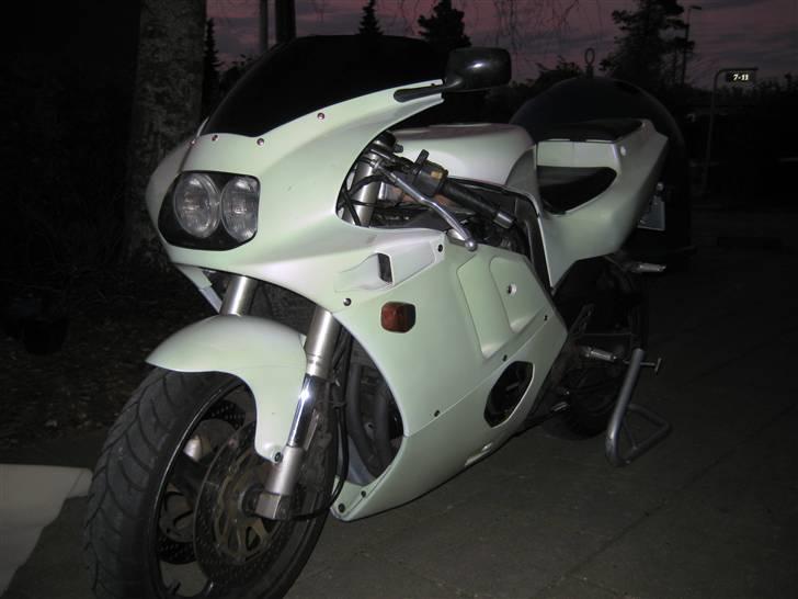 Suzuki GSXR 400  billede 3