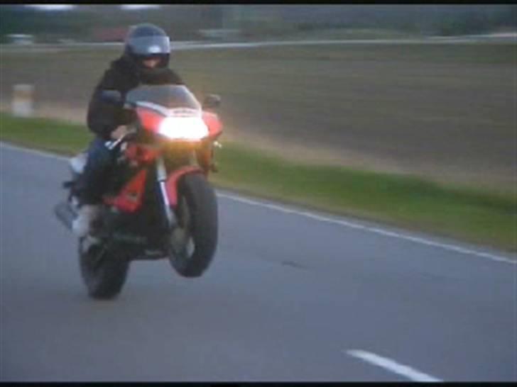 Suzuki GSXR 400  billede 4