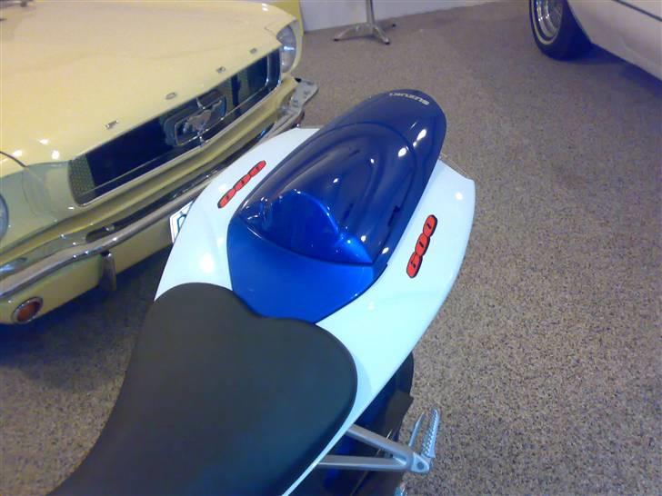 Suzuki GSXR 600 (Solgt) billede 9