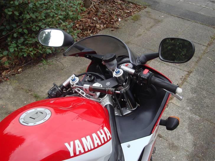 Yamaha R6 billede 6