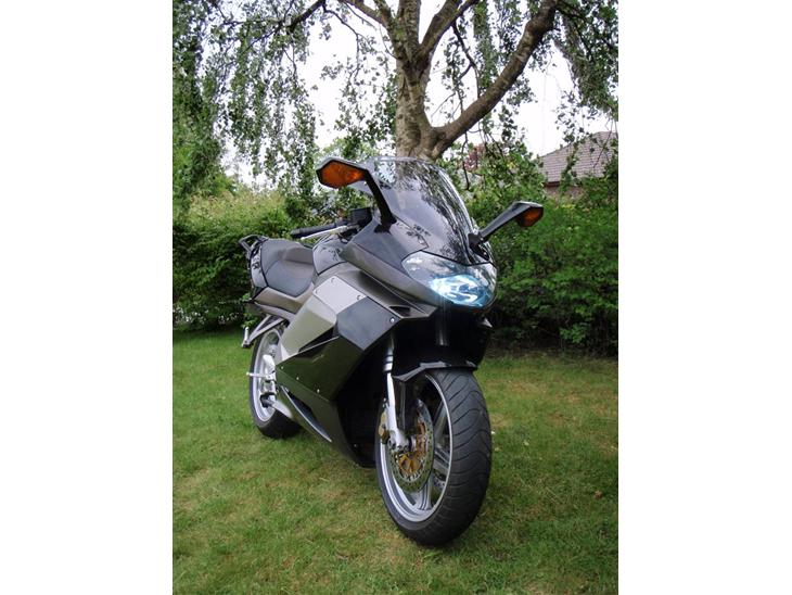 {{currentPhoto.altText}} billede {{currentPhoto.number}}