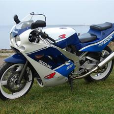 Suzuki gsxr 400