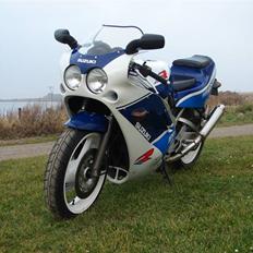 Suzuki gsxr 400