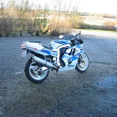 Suzuki GSXR 400 (GK76A)