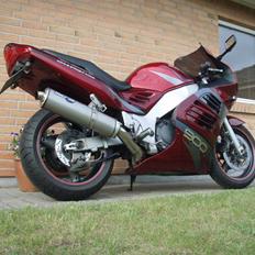 Suzuki RF 900R Solgt
