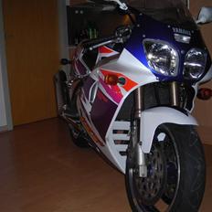 Yamaha yzf 750  r