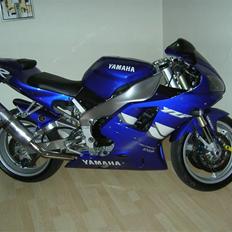 Yamaha YZF R1 TOTAL SKADET