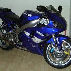 Yamaha YZF R1 TOTAL SKADET