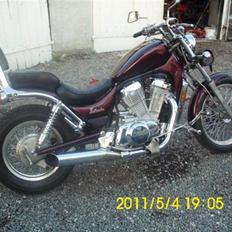 Suzuki v's 700 intruder