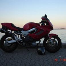 Honda VTR 1000 F   Firestorm
