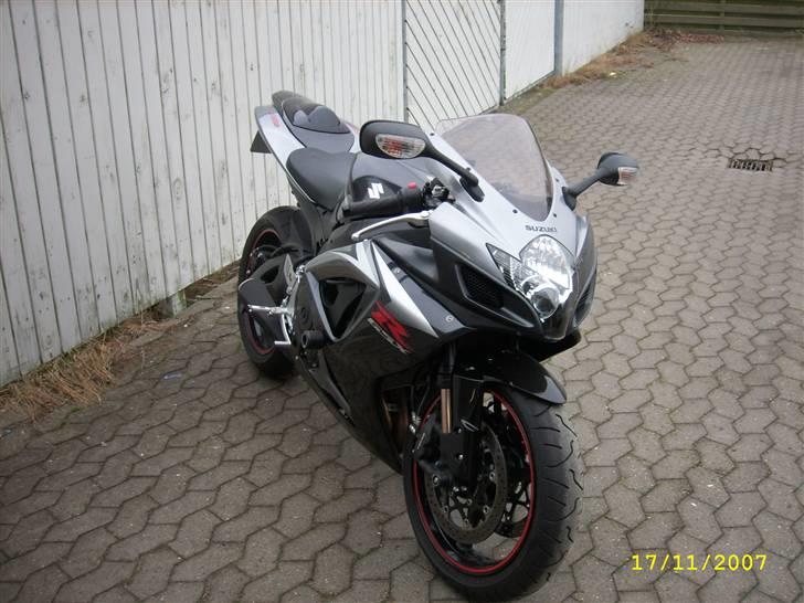 Suzuki GSXR-750 K7 billede 8