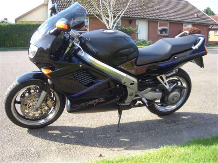Honda VFR 750 - SOLGT - MC klar til vinteropbevaring - 10/2007 billede 6